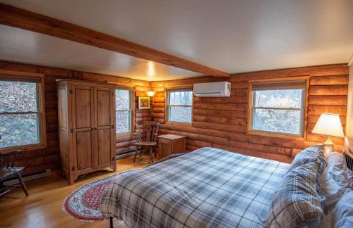 Mountain Top Cabin! Hot tub, Fireplace, Dog Friendly - Photo 17