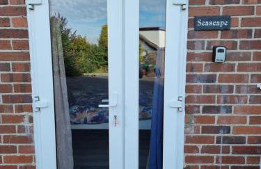 Lovely private studio room with own kitchen and bathroom. Set in the popular area of Shiphay in Torquay and only a short walk from Torbay Hospital - Foto 17