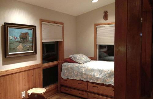 Lakefront Cottage with a Private Dock near Ocala National Forest in Orange Springs, Florida - Foto 12