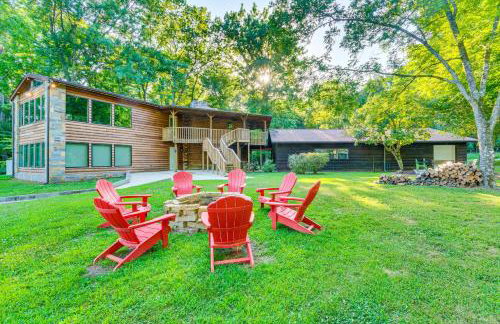 Family-Friendly Riverfront Manor on the Little Red - Foto 30