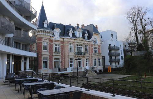 DOMITYS Résidence services seniors LE PARC DES AUBIERS - Foto 1