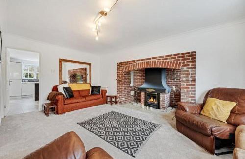 Stylish home close to the Yorkshire Dales & Leeds Airport - Photo 4
