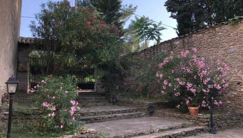 Haut de maison et piscine dans un domaine viticole - Foto 3