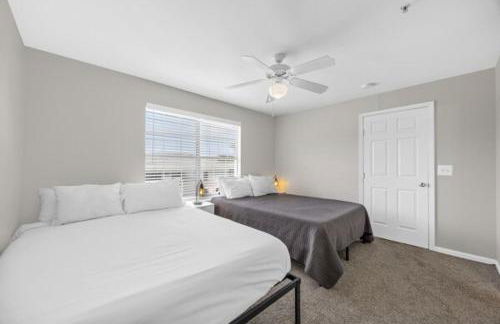 2BR Spacious Getaway Near Dwntown, Pool, UT Austin - Foto 26