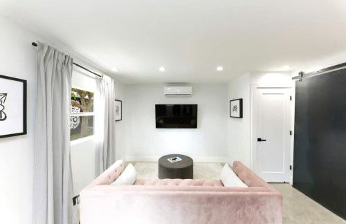 1BD 1BA-Black&White ArtBNB Cottage-Antique Row WPB - Foto 3