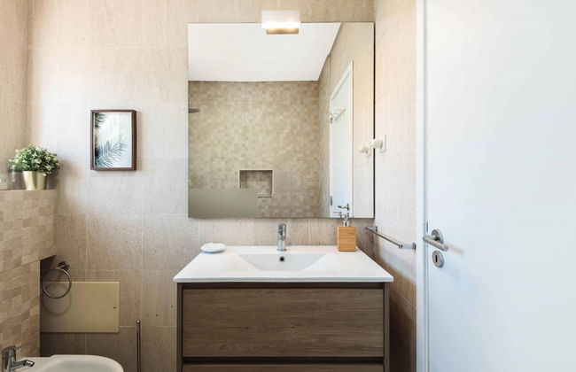 Sesimbra Stylish Villa by Homing - Photo 46