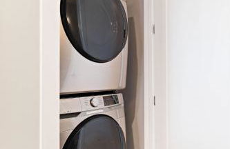 Private Home with Rooftop Game Room near Downtown - Foto 53