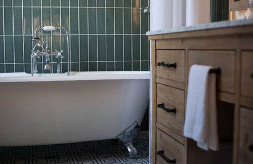 Secret Garden Studio w/ Hot Tub: Near Forsyth Park - Foto 30