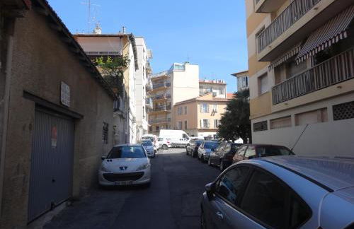 Casa Madere- Idéal Couples - Central & cosy -Train station - Tram & Supermarkets-Balcony- Washing-machine-AC - Foto 25