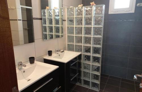 Casa con Piscina, A/A, BBQ, WiFi y Garaje en Sant Pere Pescador - ES-89-76 - Foto 16