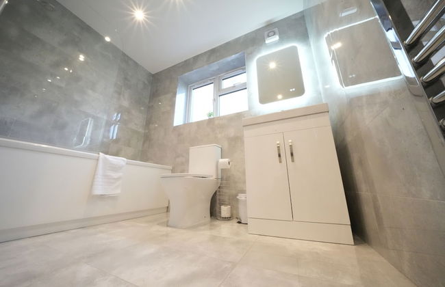 Heathrow Charge and Go - Photo 68