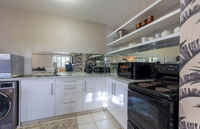 Clifton YOLO Spaces – Clifton Mansion Villa - Photo 62