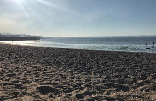 Holiday Home with free parking & 4min to Edinburgh Warverly - Foto 1