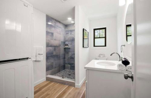 Sprawling Home 1 Mi to Downtown - Foto 41