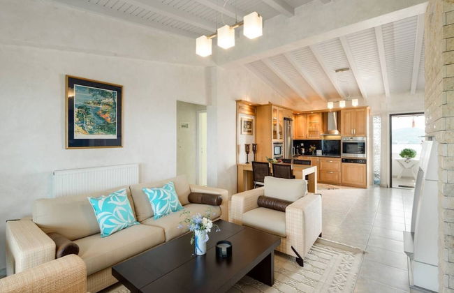 Beautiful and Modern Apartment in Neos Marmaras - Photo 6