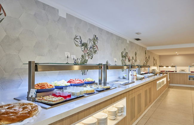 Universal Aparthotel Don Camilo - Photo 40