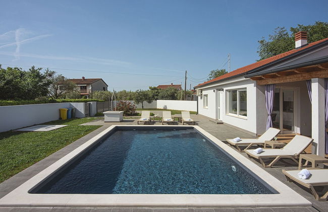 House in Valbandon Near Brijuni National Park - Photo 22