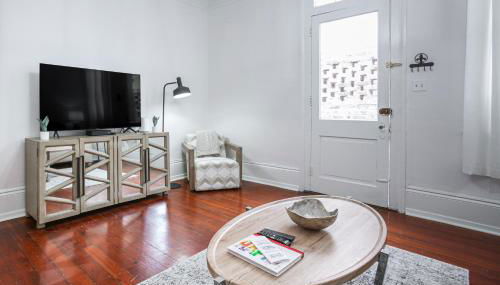 Updated Bourbon Street Condo with Smart TVs! - Foto 5