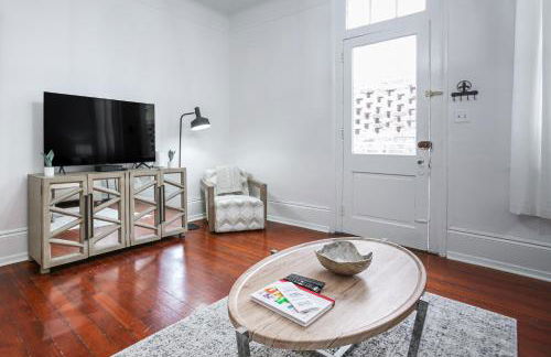Updated Bourbon Street Condo with Smart TVs! - Foto 5