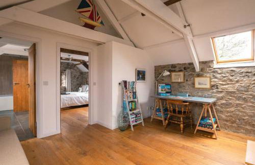 Stunning Converted Granary in Heart of St Davids - Photo 15