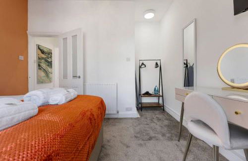 Metrolink Steps Away • Fast City & Airport Links - Foto 29