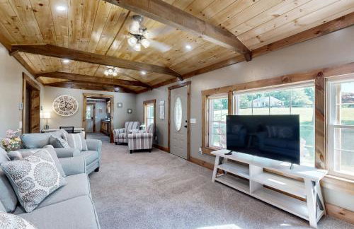 4 Mi to Dtwn Morganton! Family Retreat w/ Patio - Photo 1