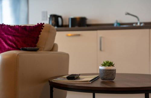 Spacious Apartment in Woking Town Centre - Photo 22