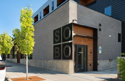 Stylish SoBo Condo - Steps to Main St - Foto 18