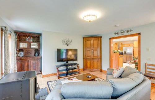 Meriden Village of Plainfield Home with Backyard - Foto 6