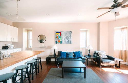 Acrisure Field - Off Street Parking - GroupStay - Foto 9