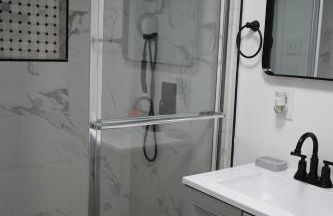 Stylish 4BR Prime Location Close to All! - Foto 16