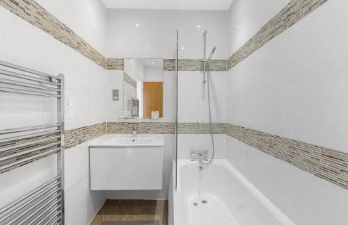 Perfectly Located 2BR Apartment in Balham - Foto 7