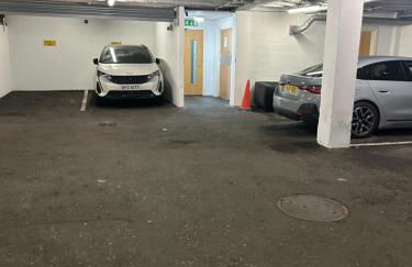 Large 2 bedroom 2 bathroom x6 person city center apartment with free underground parking - Foto 31