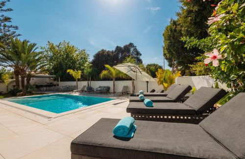 Marbella, Costabella - Beachfront Villa with Heated Pool - Photo 38