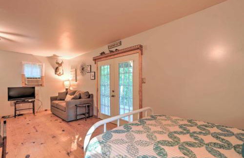 Rustic Briceville Cabin with Porch Tucked in Forest! - Foto 15