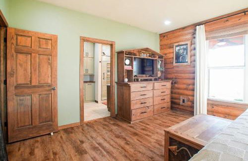 15 Mins to U of A - Pool & Hot Tub - Foto 14