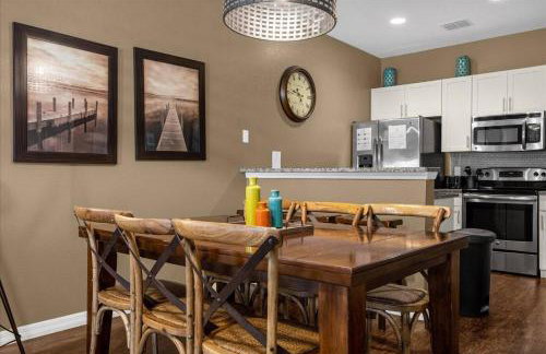 3 Bedrooms S / Lucaya Village Townhouse by RedAwning - Foto 15