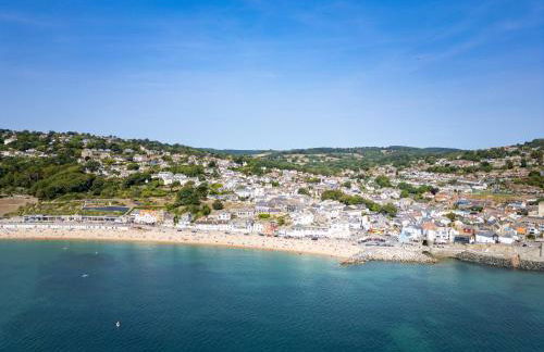Stylish Retreat in Central Lyme Regis Sleeps 2 plus one - Photo 15
