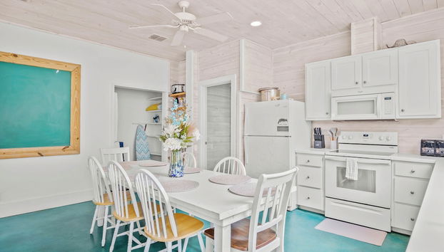 Above & Beyond by Silver Sands Vacation Rentals - Foto 4, Servicios del alojamiento