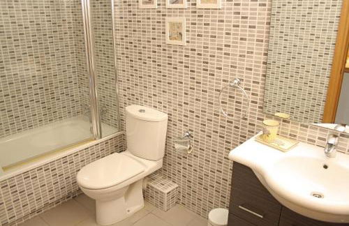 Beautiful seafront house - Photo 17