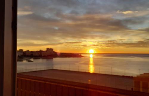 A 50 metros del mar y en 2 paradas de bus estas en el centro de Alicante - Foto 9