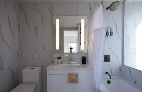 RARE Luxurious Apartment 1 Block From Time Square - Foto 10