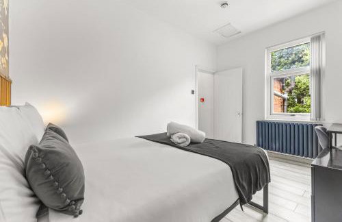 Modern City Centre Townhouse sleeps 10 & Parking - Foto 17