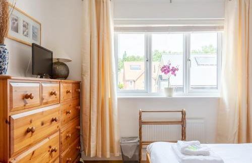 Cheerful 2-Bedroom house with Private parking - Pass the Keys - Foto 16