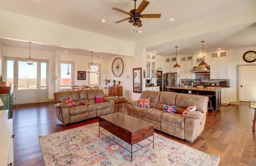 Spacious Farmhouse Near Hikes and Waterfalls - Foto 5