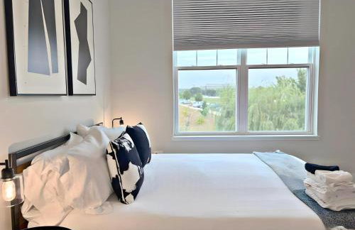 Modern 4BR Townhouse with Parking & Lake Views - WVille rep 4 - Foto 31