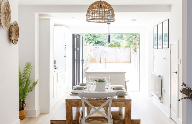 Stylish 2 Bed City Stay - Photo 6