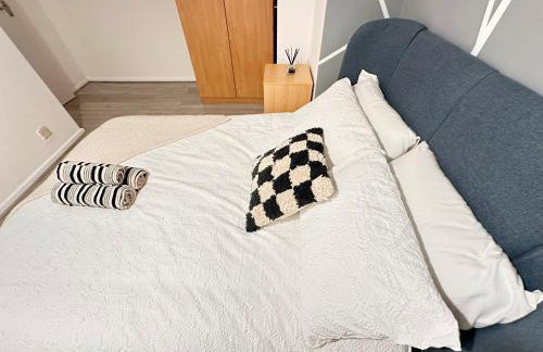 Spacious Luton Airport Accommodation - Perfect for Contractors, Families, Tourists & Long Stays - Foto 29