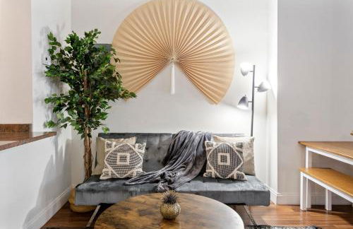 Sleeps 4! 2BR, Gym, Paid Parking, Close to Major Attractions - Foto 9