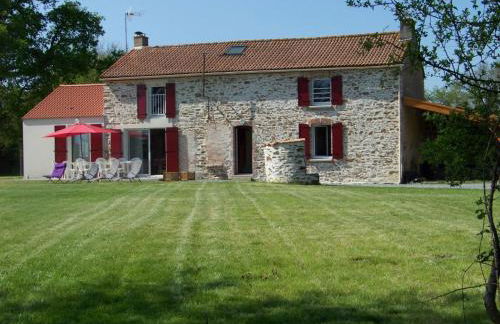 Maison rénovée en pleine campagne avec terrain, terrasse et équipements familiaux - FR-1-426-157 - Foto 1